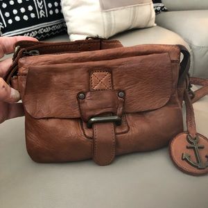 Harbour small leather bag.